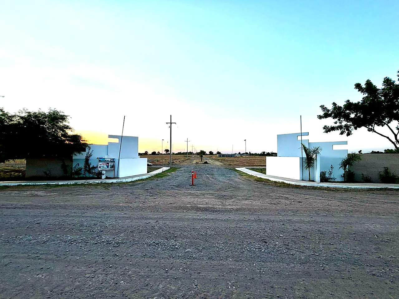 Acceso real al Fraccionamiento Bugambilias