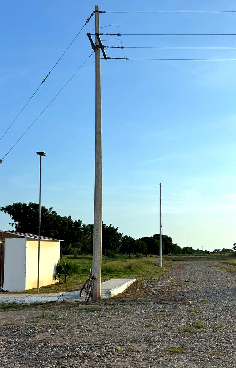 Infraestructura eléctrica visible en Bugambilias